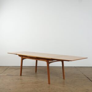 Van Den Berghe Pauvers extendable dining table