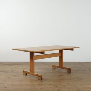 "Shaker" dining table by Hans Wegner