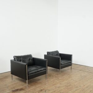 Set of two leather club chairs model 442 by Pierre Paulin for Artifort