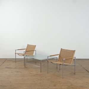 Set of two lounge chairs and matching table by Martin Visser for Spectrum