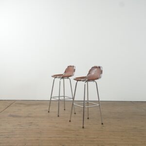 Set of two leather and chrome high stools by Jonkers Noordwolde