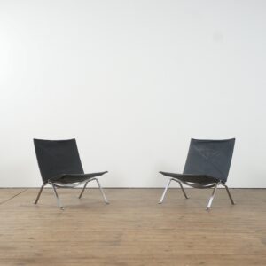 Set of two PK 22 by Poul Kjærholm for Fritz Hansen (signed)