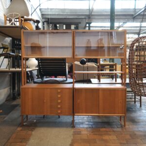 Free standing modular cabinet